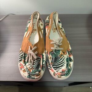 🌺 Sanuk Tropical Print Moc Toe Slip-On Shoes — Women’s 8